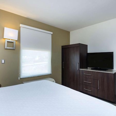 Homewood Suites By Hilton Queretaro Jurica Bagian luar foto