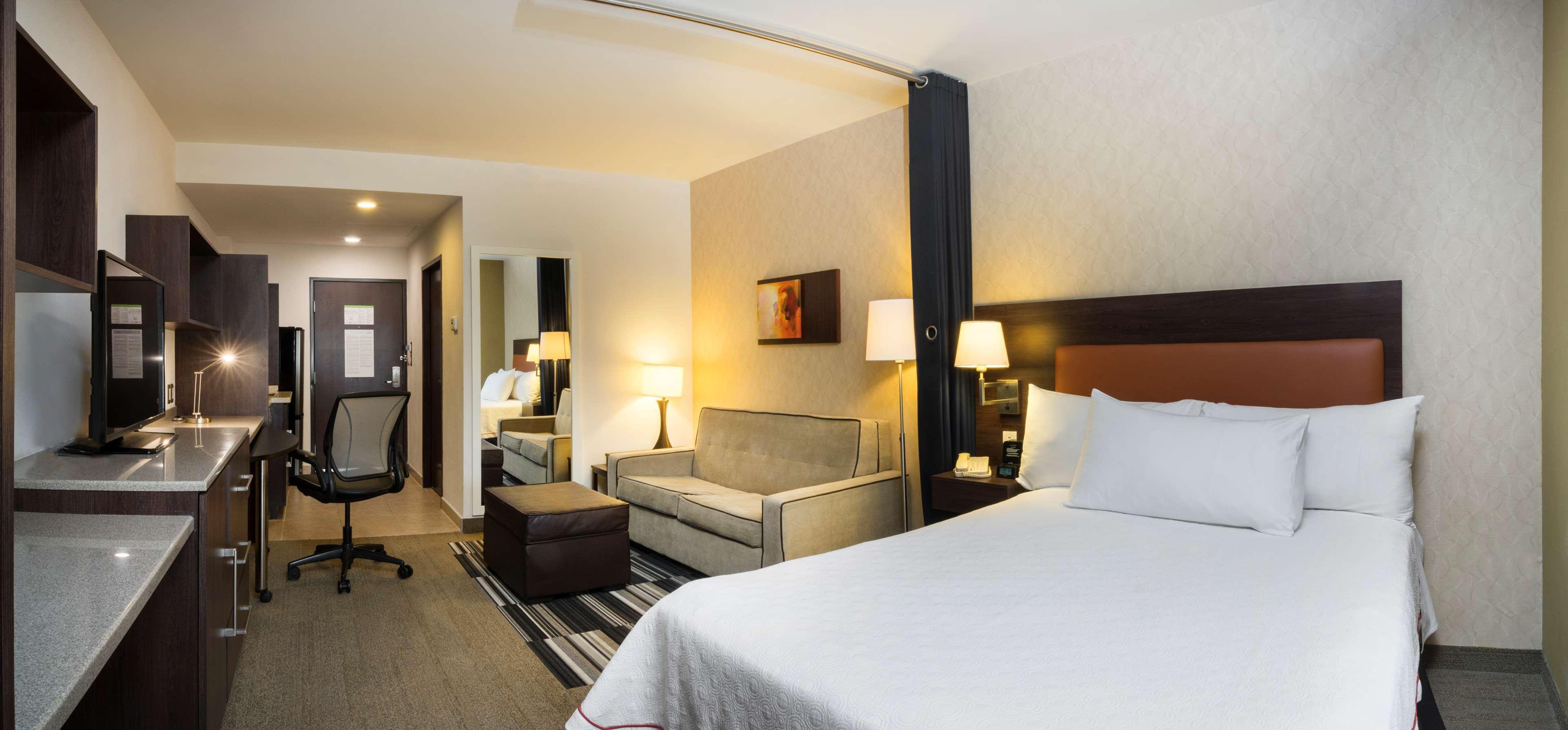 Homewood Suites By Hilton Queretaro Jurica Bagian luar foto