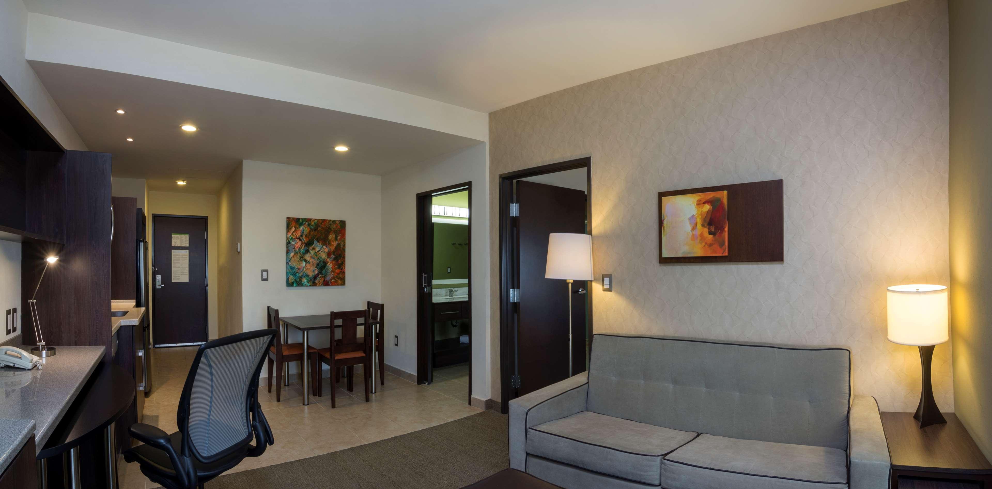 Homewood Suites By Hilton Queretaro Jurica Bagian luar foto