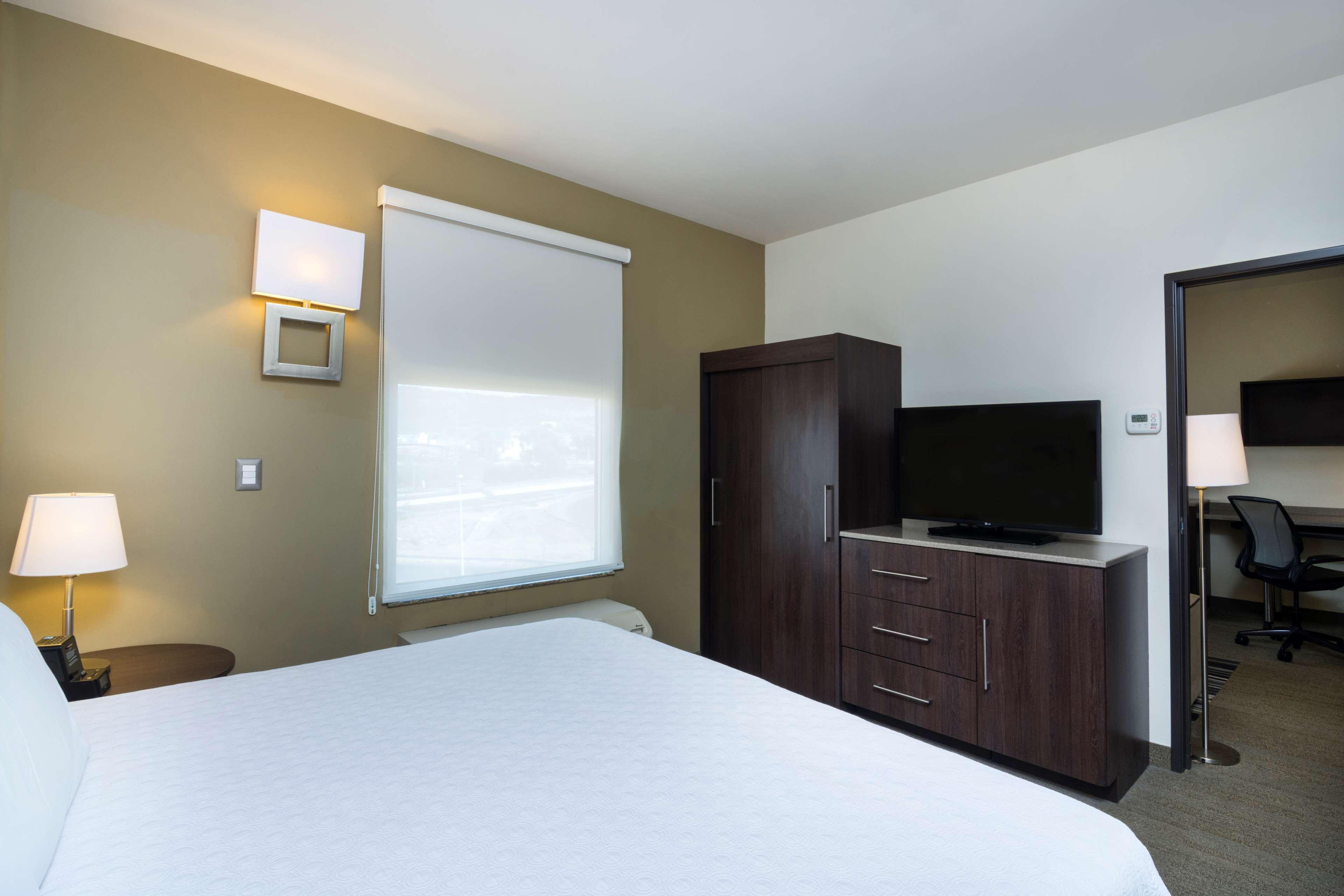 Homewood Suites By Hilton Queretaro Jurica Bagian luar foto