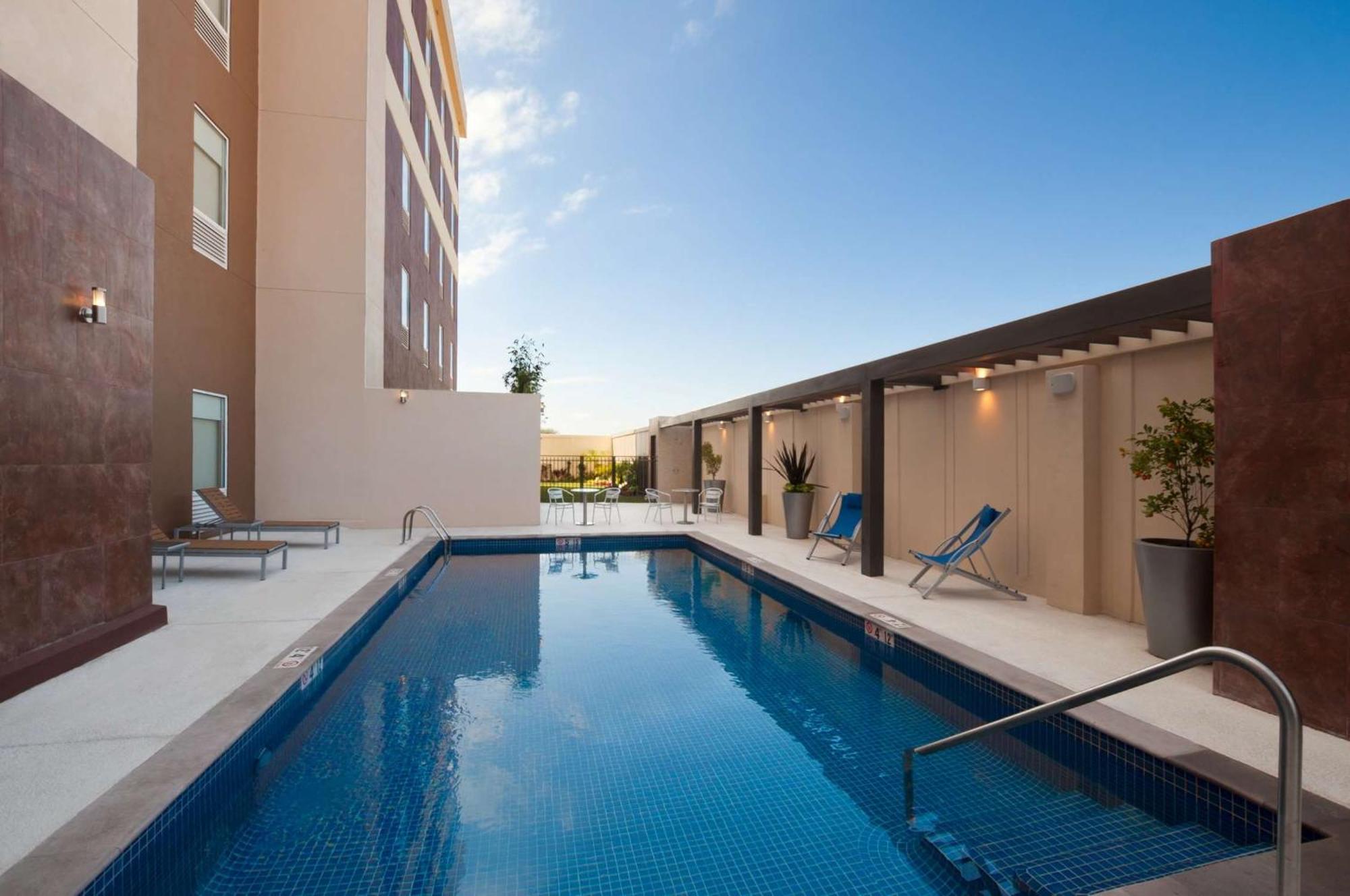 Homewood Suites By Hilton Queretaro Jurica Bagian luar foto